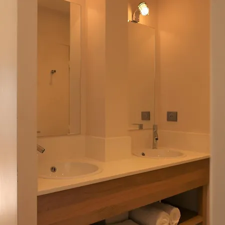 Apartmanhotel Les Du Port - By Le Saint Ferdinand