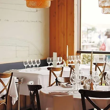 Les Du Port - By Le Saint Ferdinand 5*